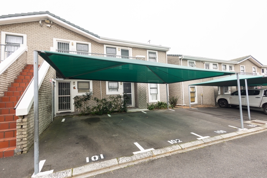 2 Bedroom Property for Sale in Oakglen Western Cape